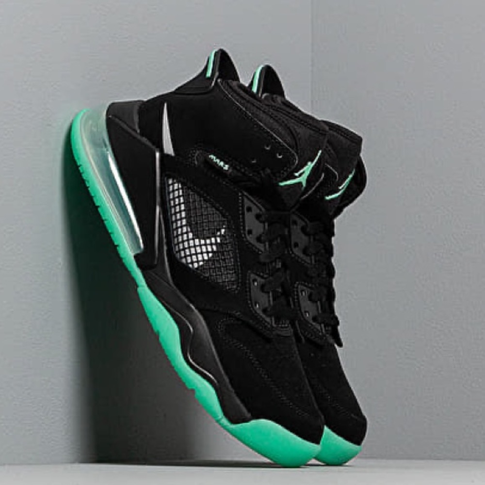 Jordan Mars 270 - Black Green Glow